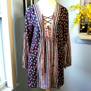 FREE PEOPLE, Bohemia dress, long sleeves. V neck with tie. earthy colors. Small